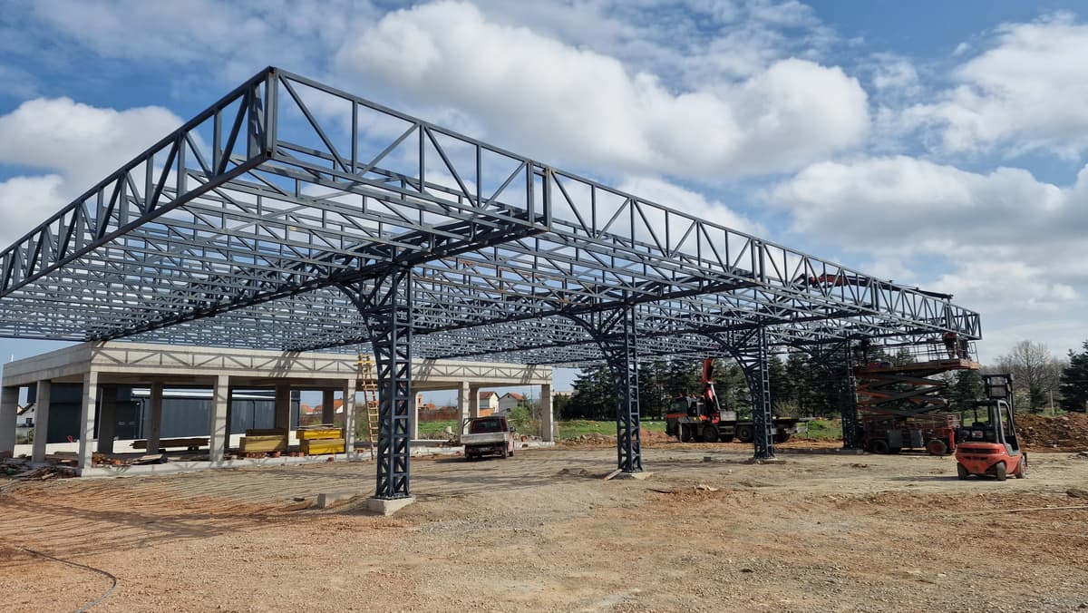 Lala Petrol — Metal construction project 74