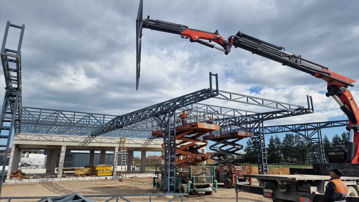 Lala Petrol — Metal construction project 78
