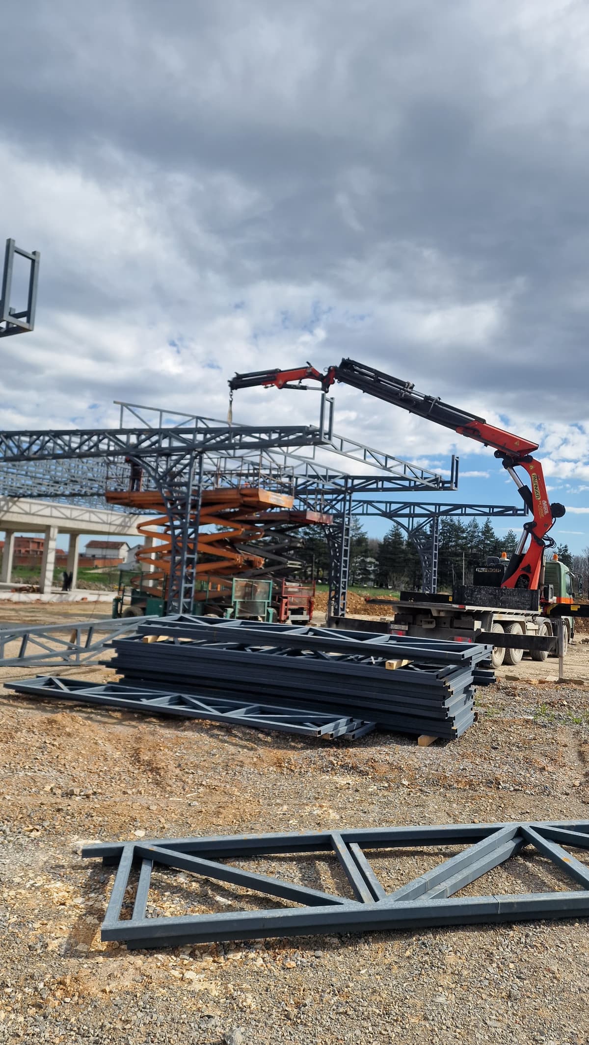 Lala Petrol — Metal construction project 84