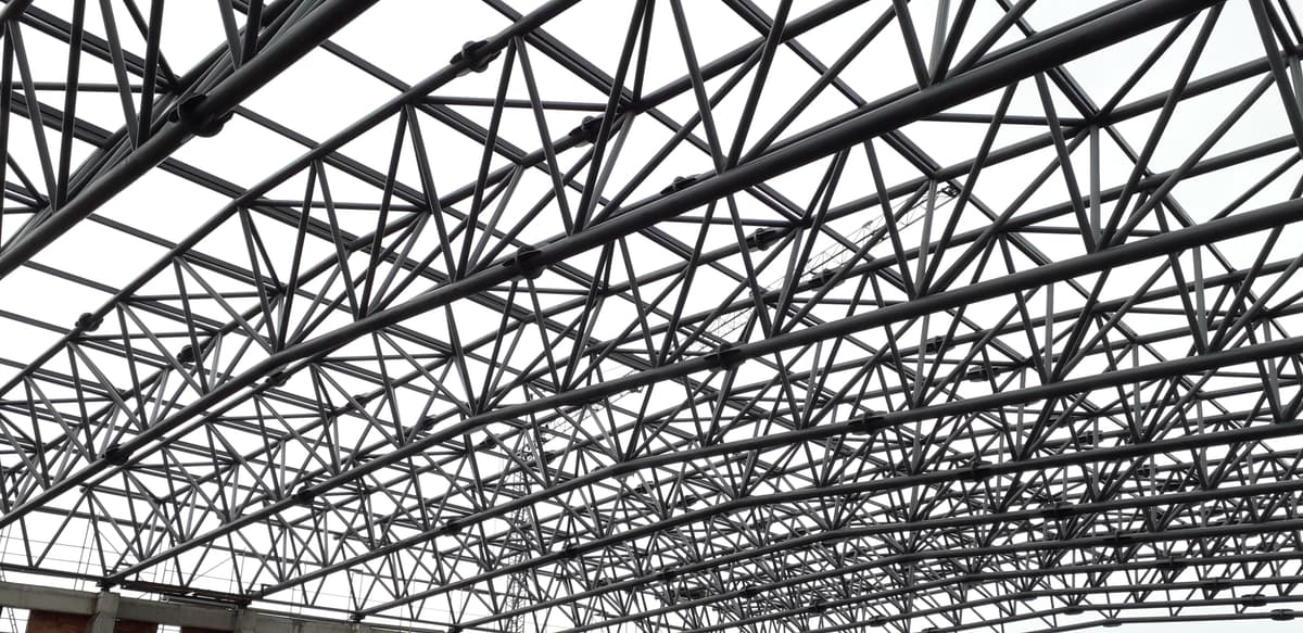 Salla E Sporteve Dhe Panaireve Greme — Metal construction project 110