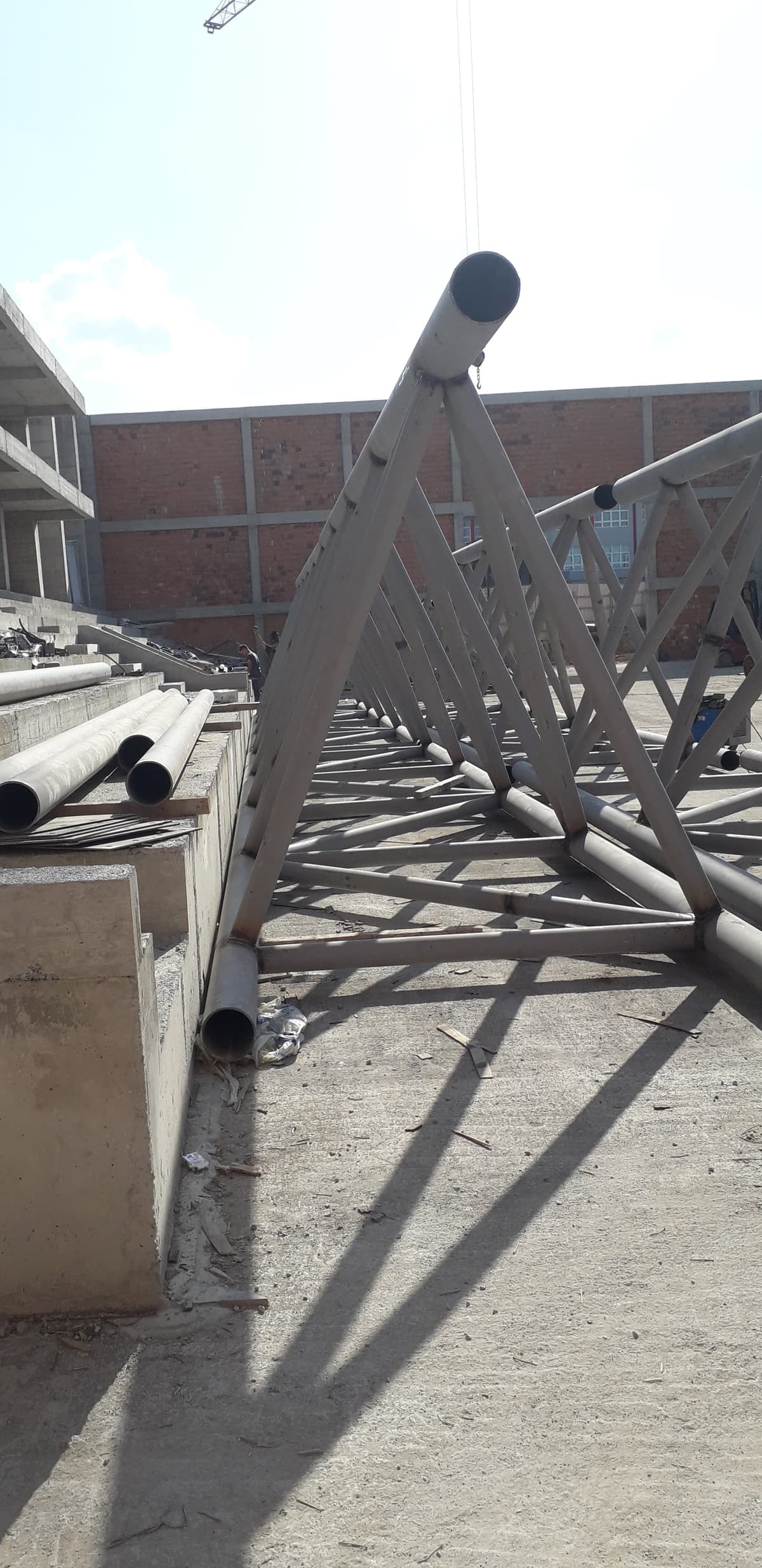 Salla E Sporteve Dhe Panaireve Greme — Metal construction project 115