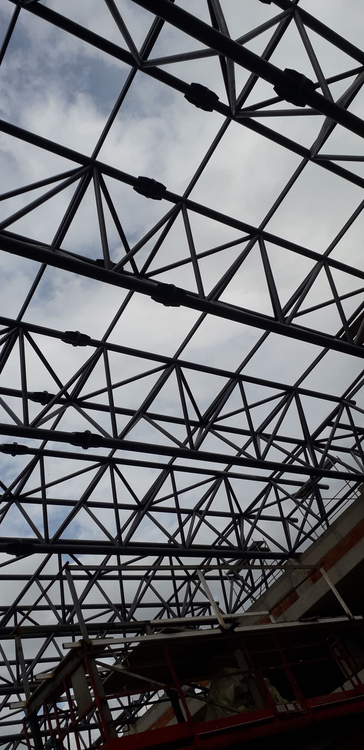 Salla E Sporteve Dhe Panaireve Greme — Metal construction project 109