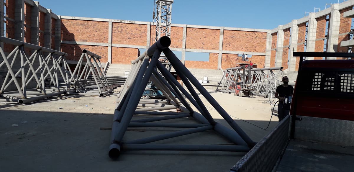 Salla E Sporteve Dhe Panaireve Greme — Metal construction project 119