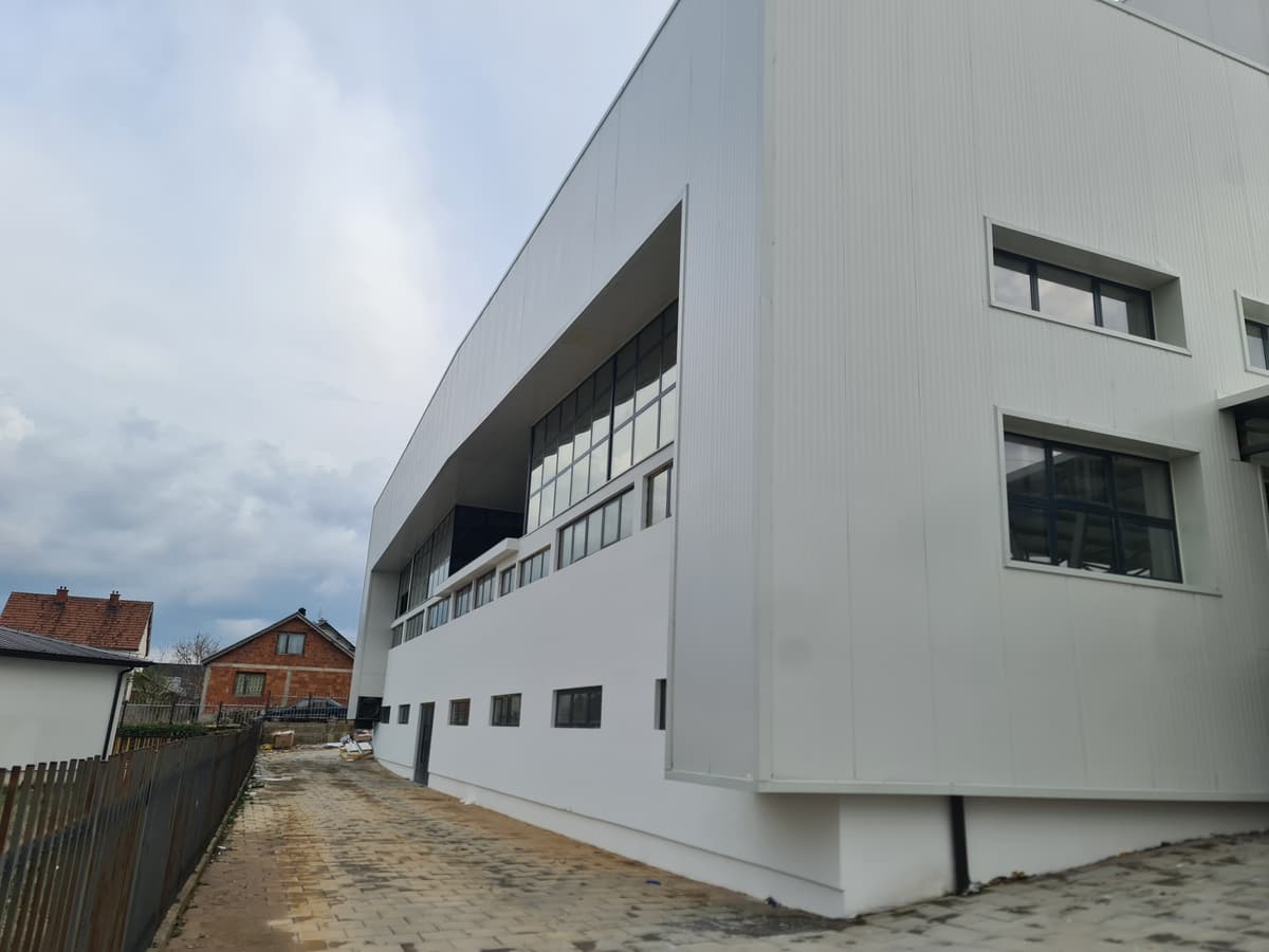 Salla E Sporteve Dhe Panaireve Greme — Metal construction project 122